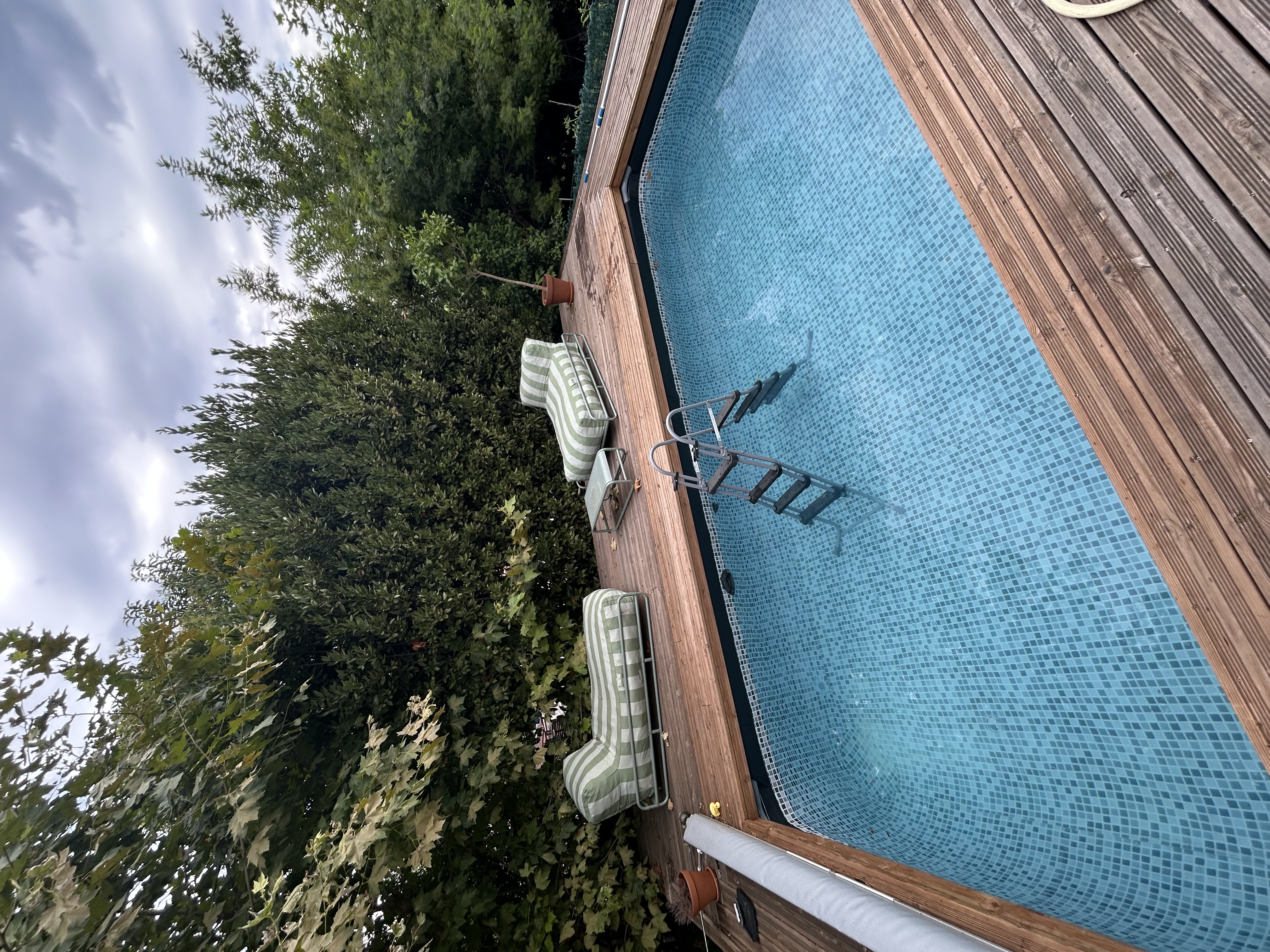 Clean, clear pool after treatment - Biarritz